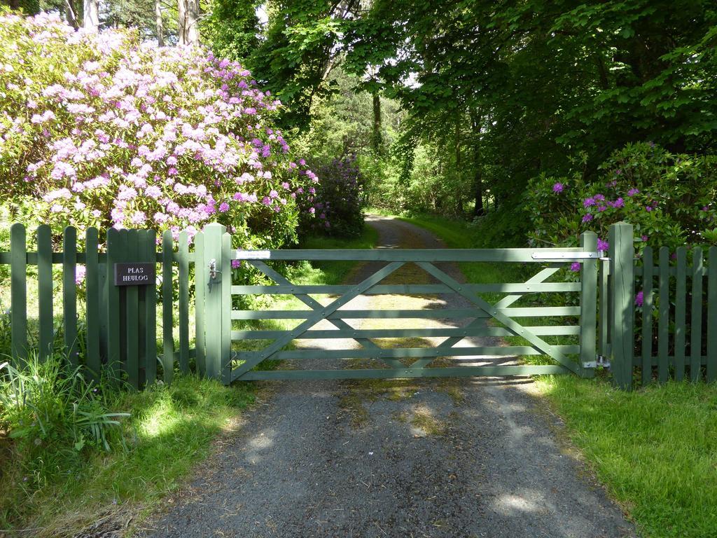 Plas Heulog Holiday Cottages Llanfairfechan Exteriör bild